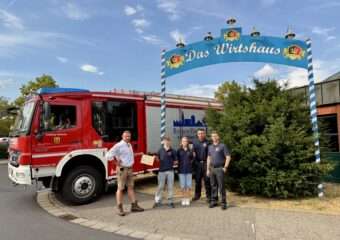 Bayerisches Wirtshaus spendet an Jugendfeuerwehr Rosbach