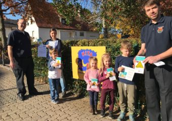 Feuerwehr Rosbach trägt Kinderfinderaktion in die Kitas und die Grundschule